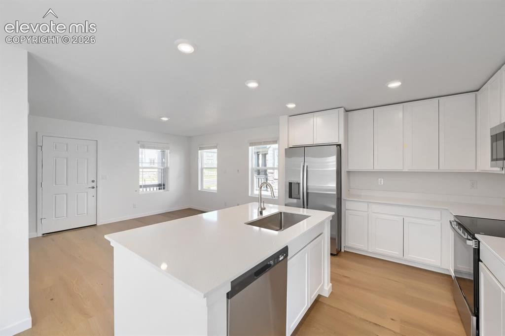 Image 4 of 12: Kitchen