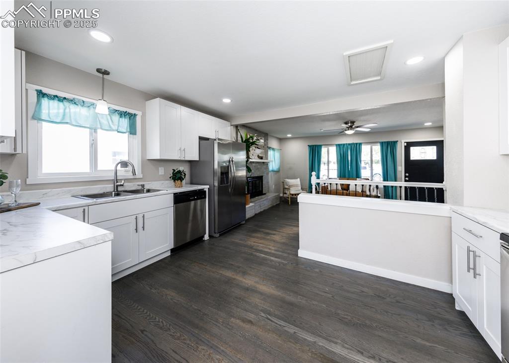 Image 14 of 42: Kitchen