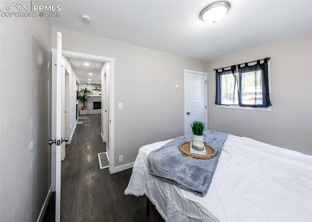 Image 19 of 42: Bedroom