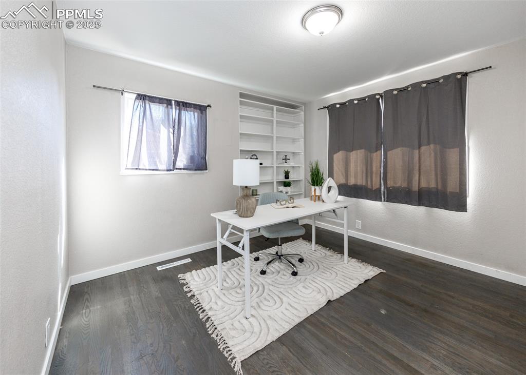 Image 20 of 42: Office