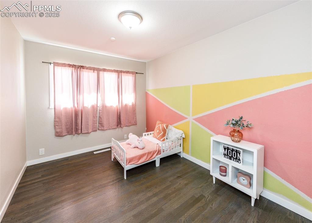 Image 23 of 42: Bedroom