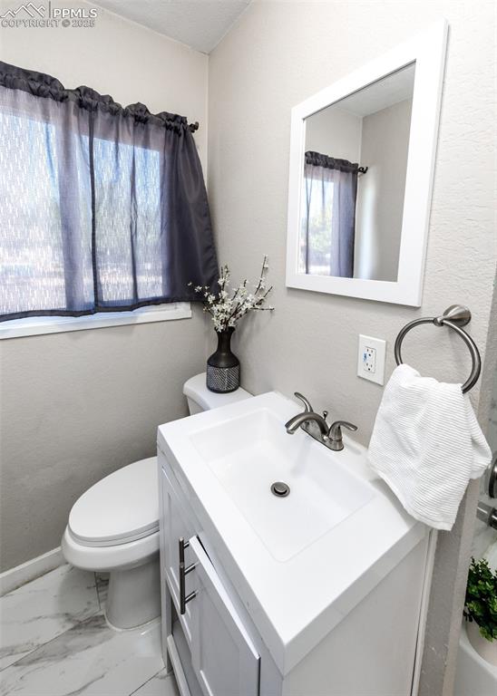 Image 26 of 42: Bathroom