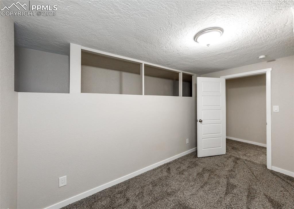 Image 32 of 42: Bedroom