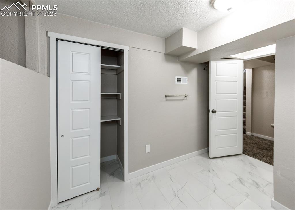 Image 35 of 42: Bedroom