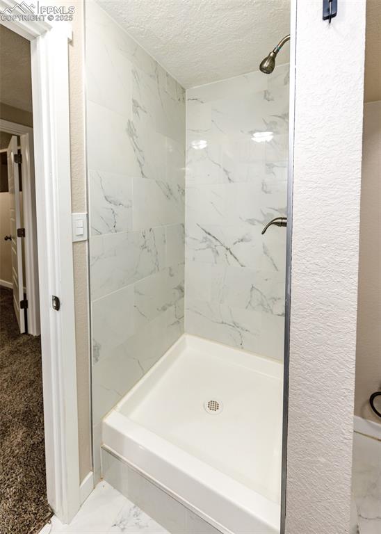 Image 36 of 42: Bathroom