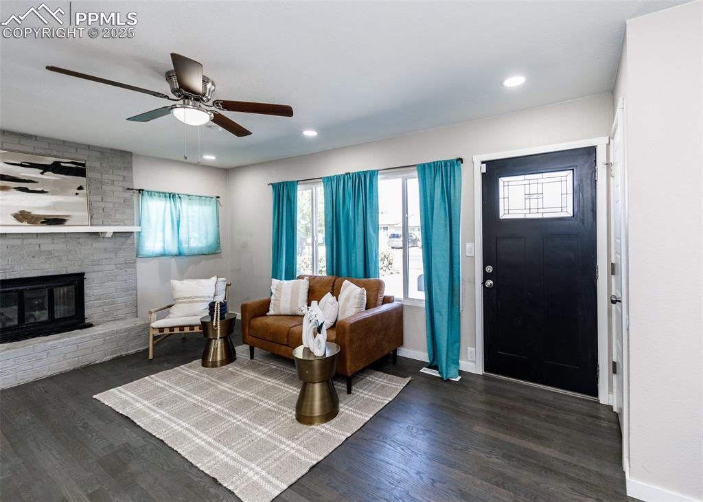 Image 6 of 42: Living Room