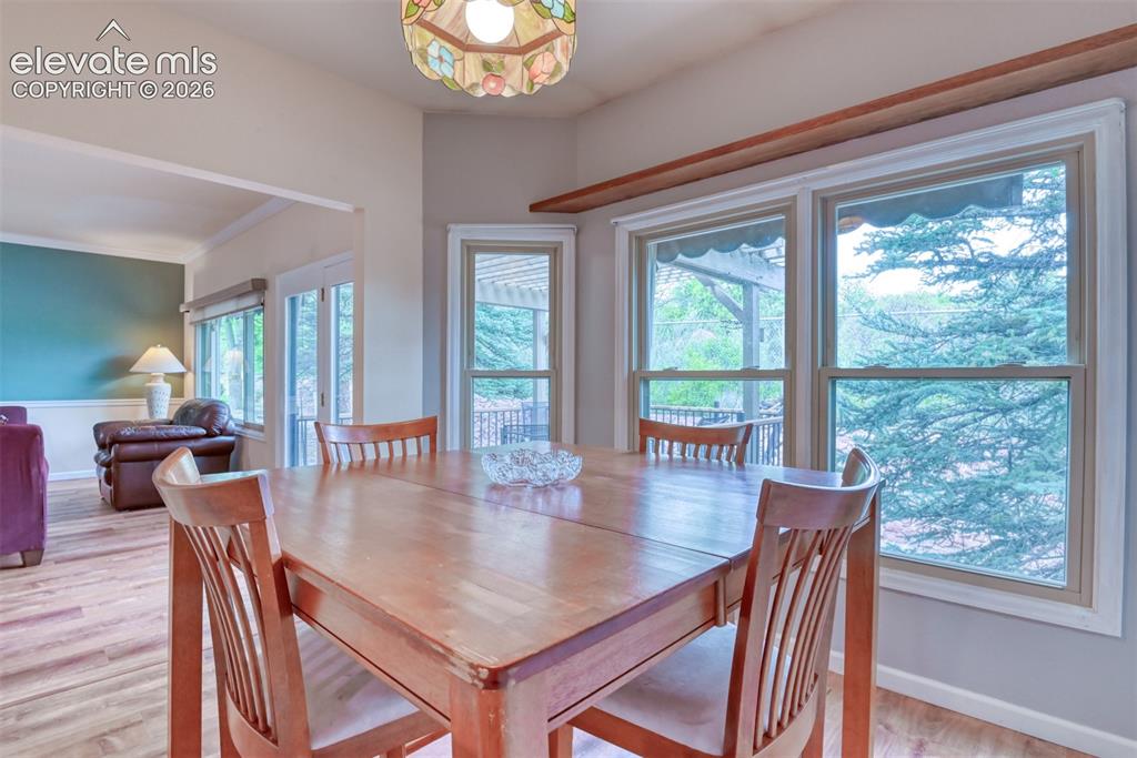 Image 14 of 39: Dining Area