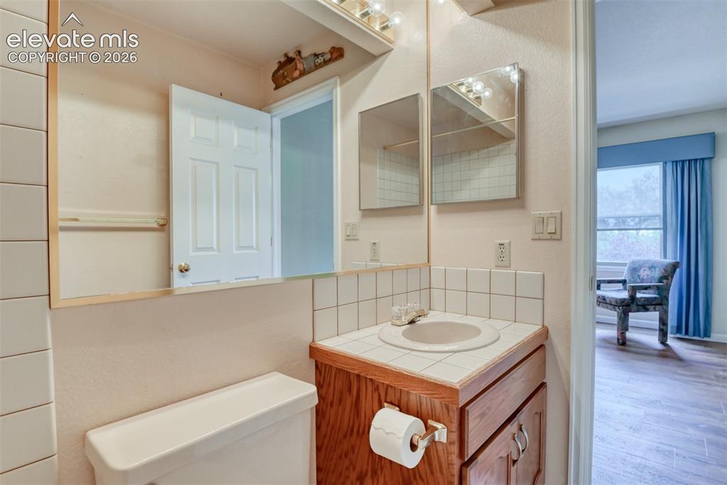 Image 35 of 39: Bathroom