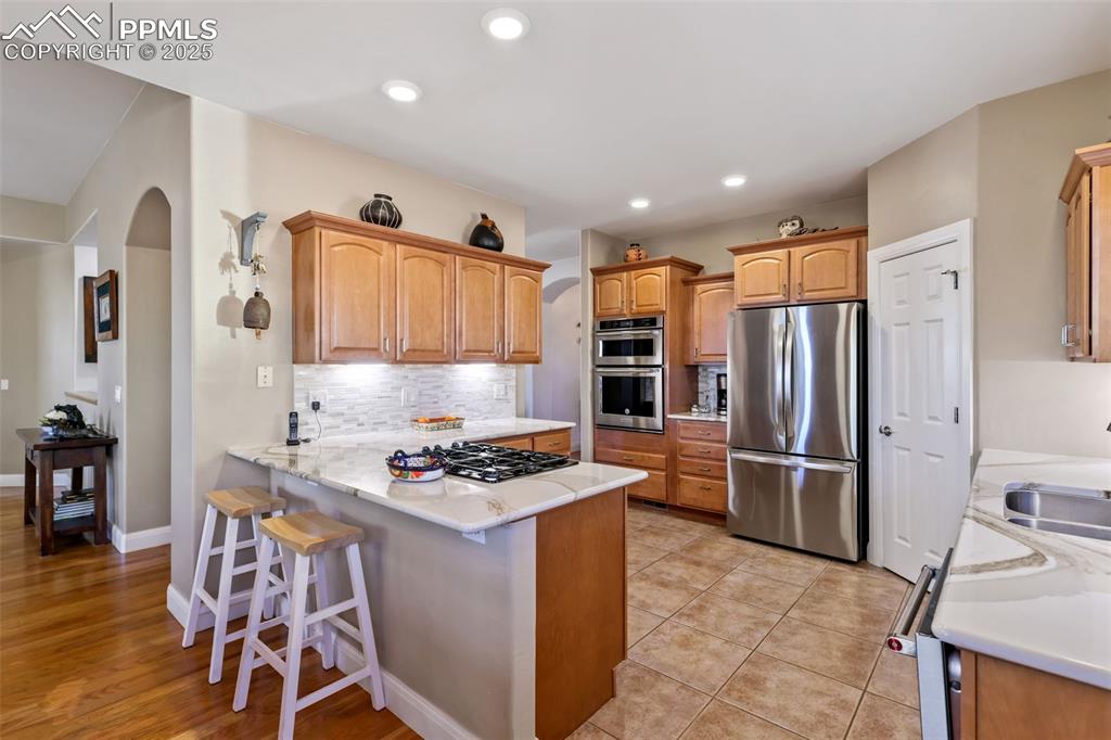 Image 11 of 37: Granite counters and tile backsplash