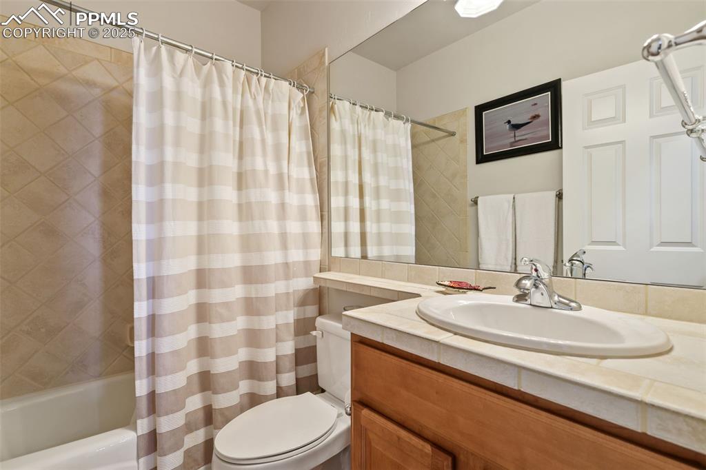 Image 20 of 37: Second main-level full bath