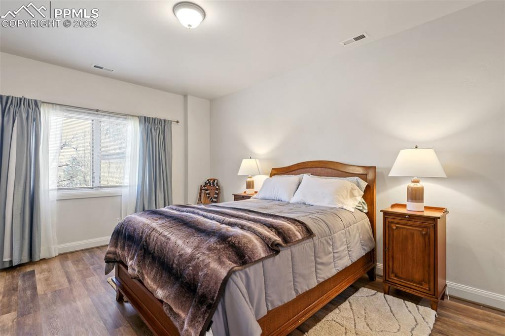 Image 29 of 37: Bedroom