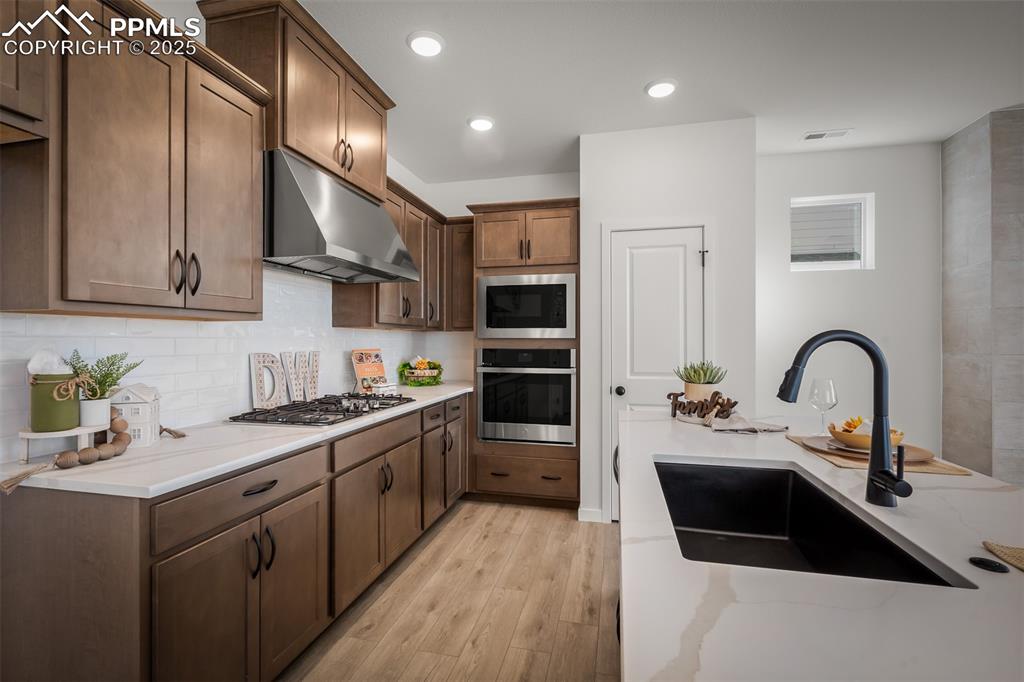 Image 11 of 31: Kitchen