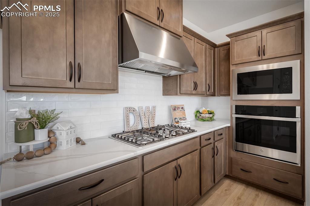 Image 12 of 31: Kitchen