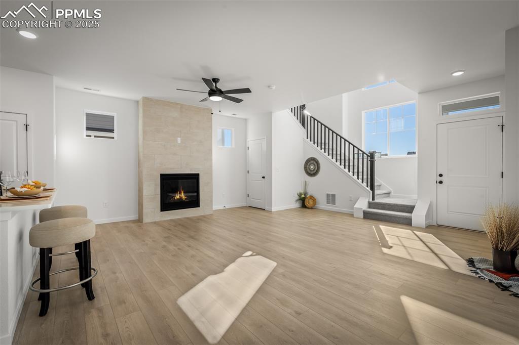 Image 2 of 31: Living Room