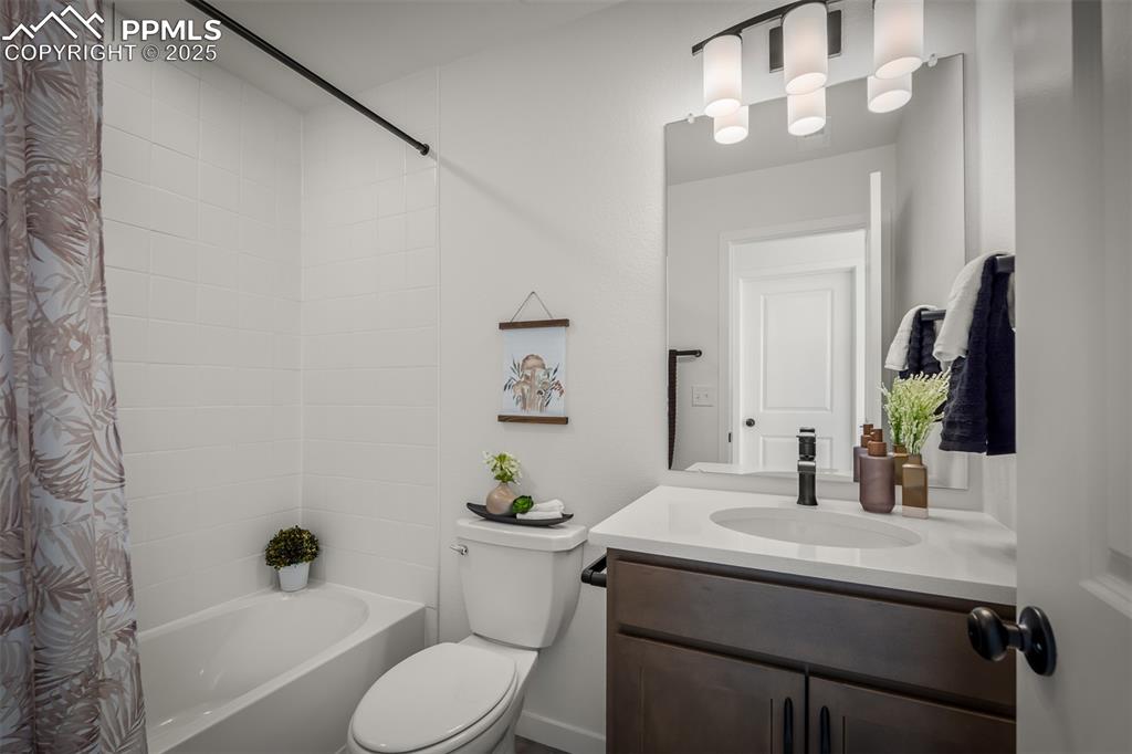 Image 25 of 31: Bathroom