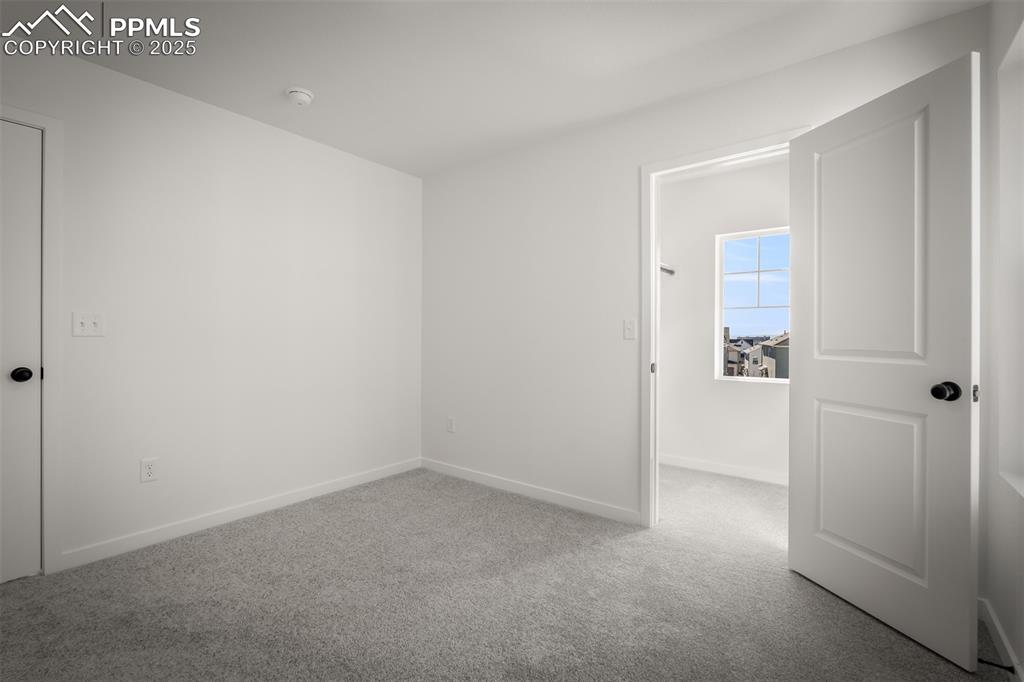 Image 27 of 31: Bedroom