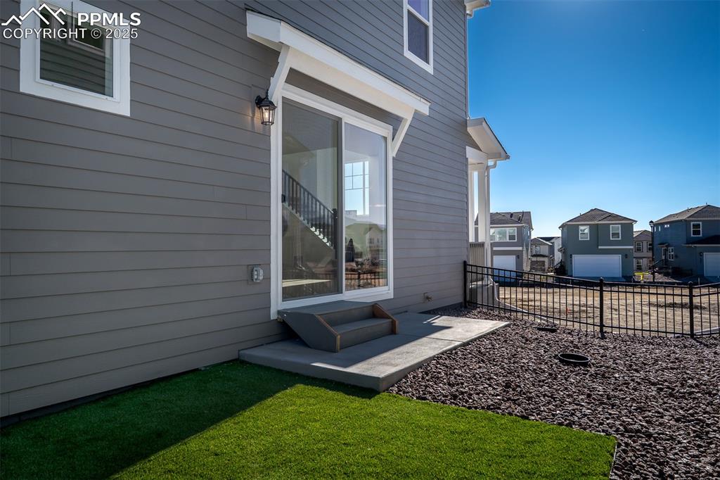 Image 30 of 31: Yard