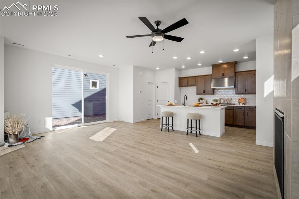 Image 6 of 31: Living Room