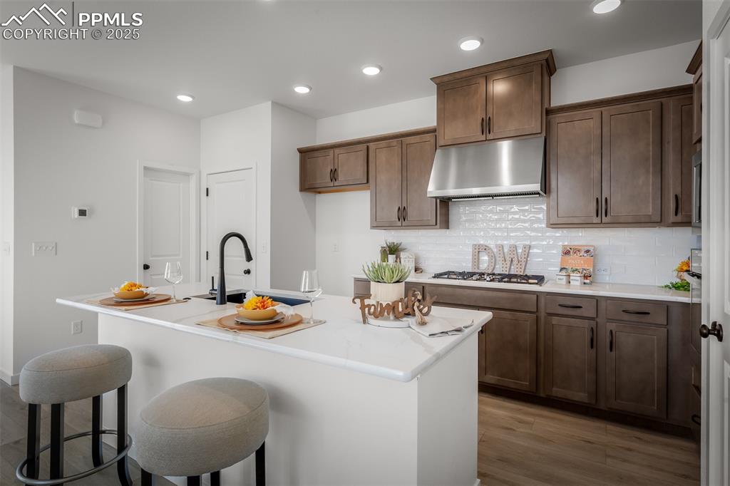 Image 9 of 31: Kitchen