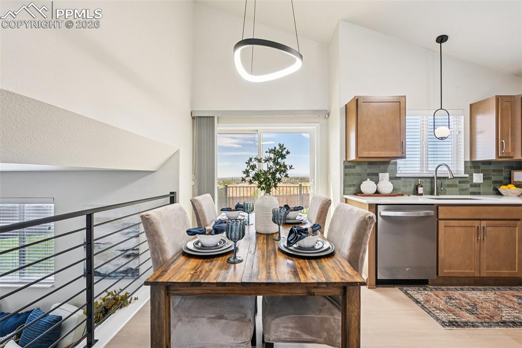 Image 13 of 39: Kitchen