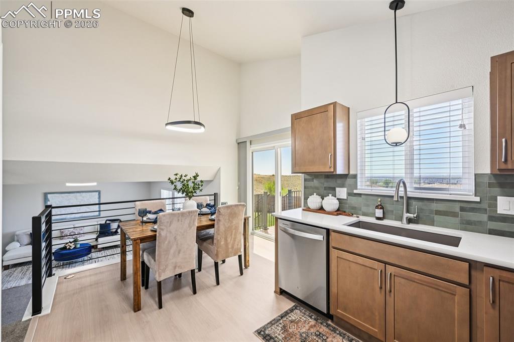 Image 16 of 39: Kitchen