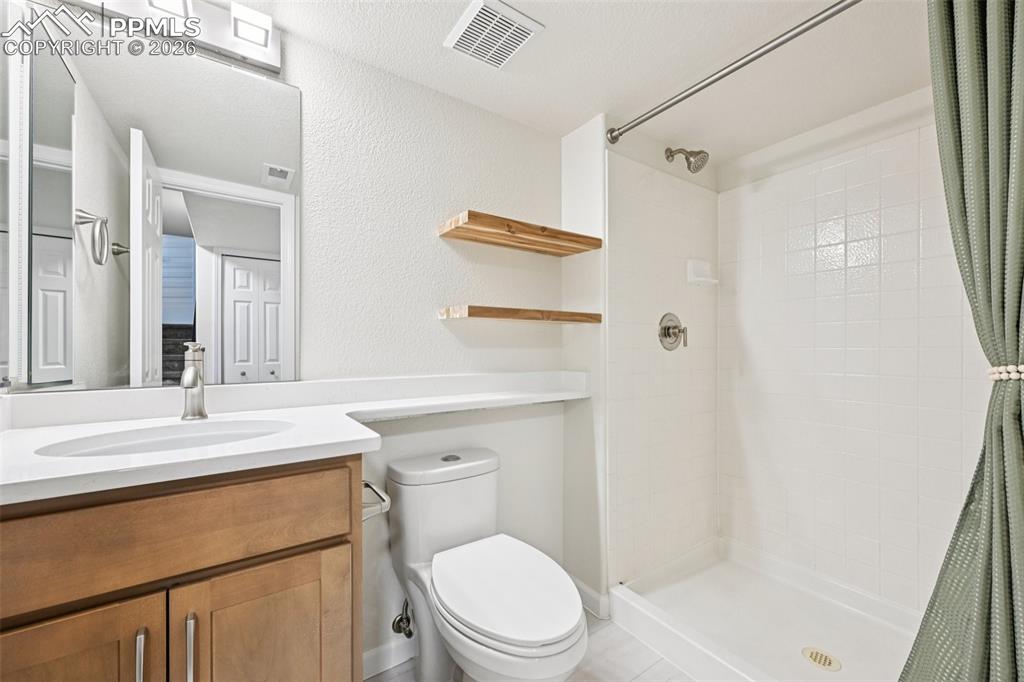 Image 33 of 39: Basement Bathroom