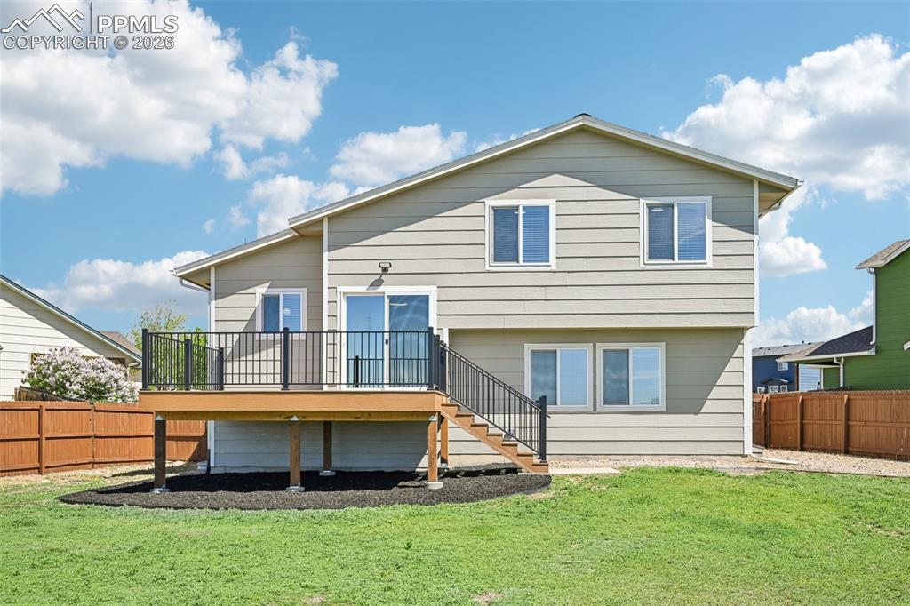 Image 35 of 39: Back of Structure