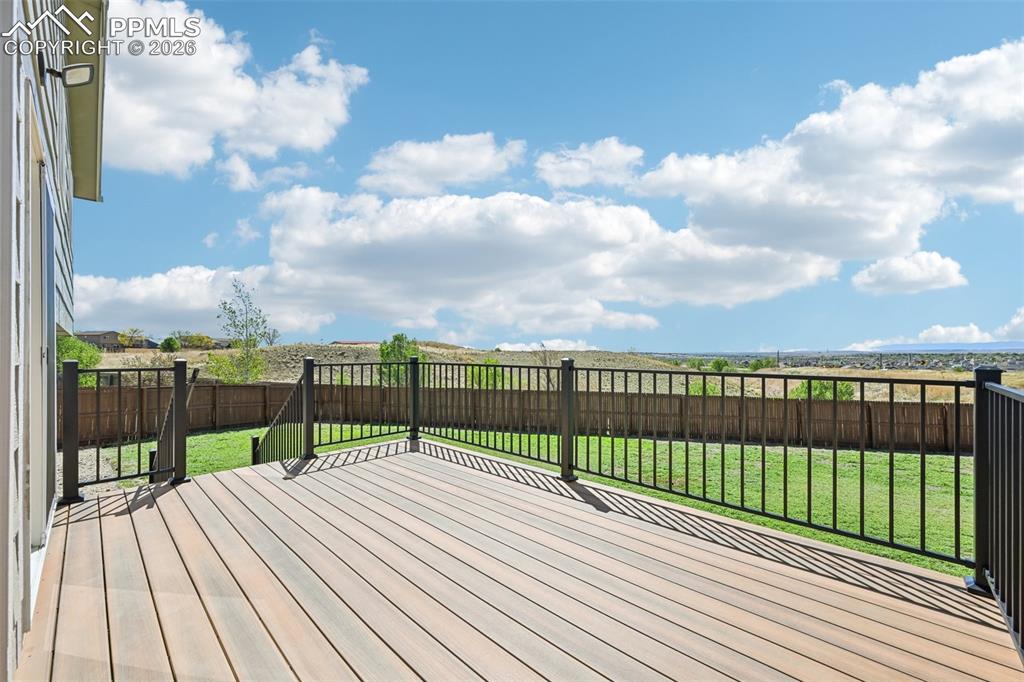 Image 37 of 39: New trex deck