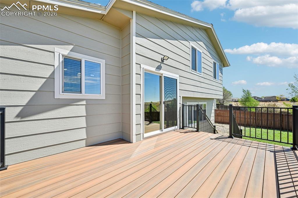 Image 38 of 39: New trex deck