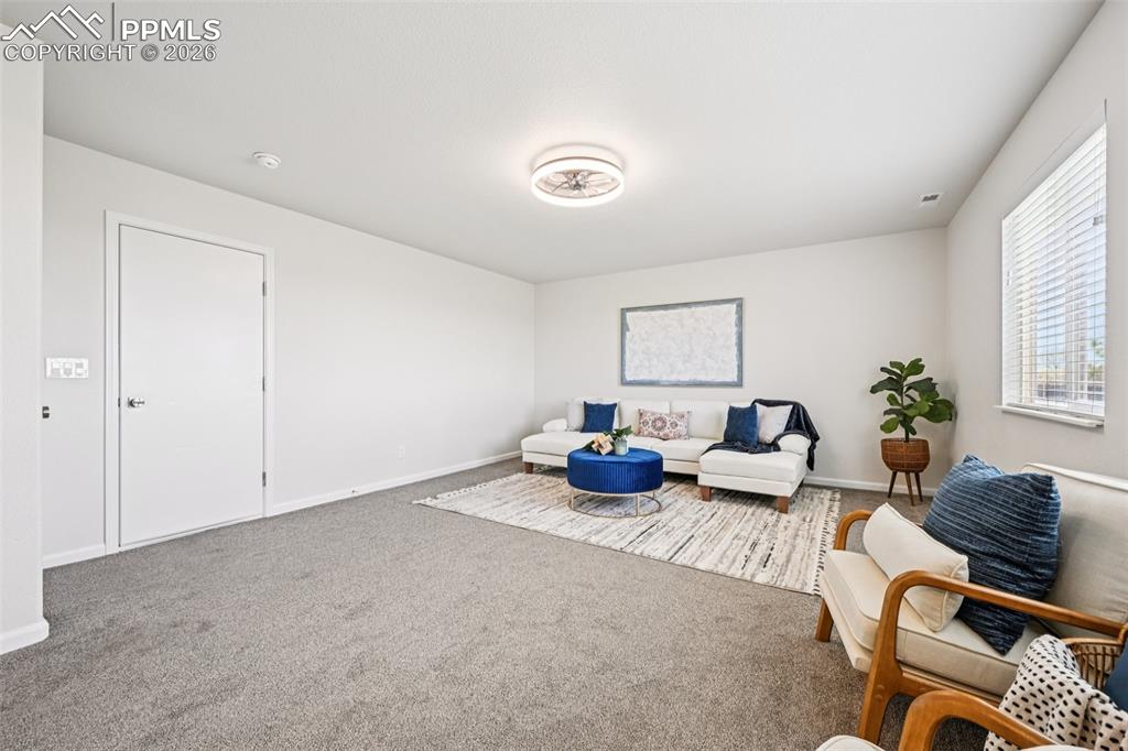 Image 9 of 39: Family Room