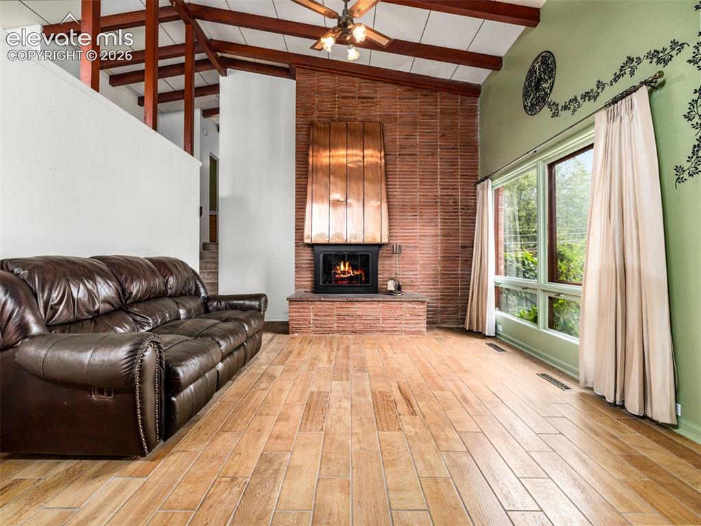 Image 14 of 39: Living Room
