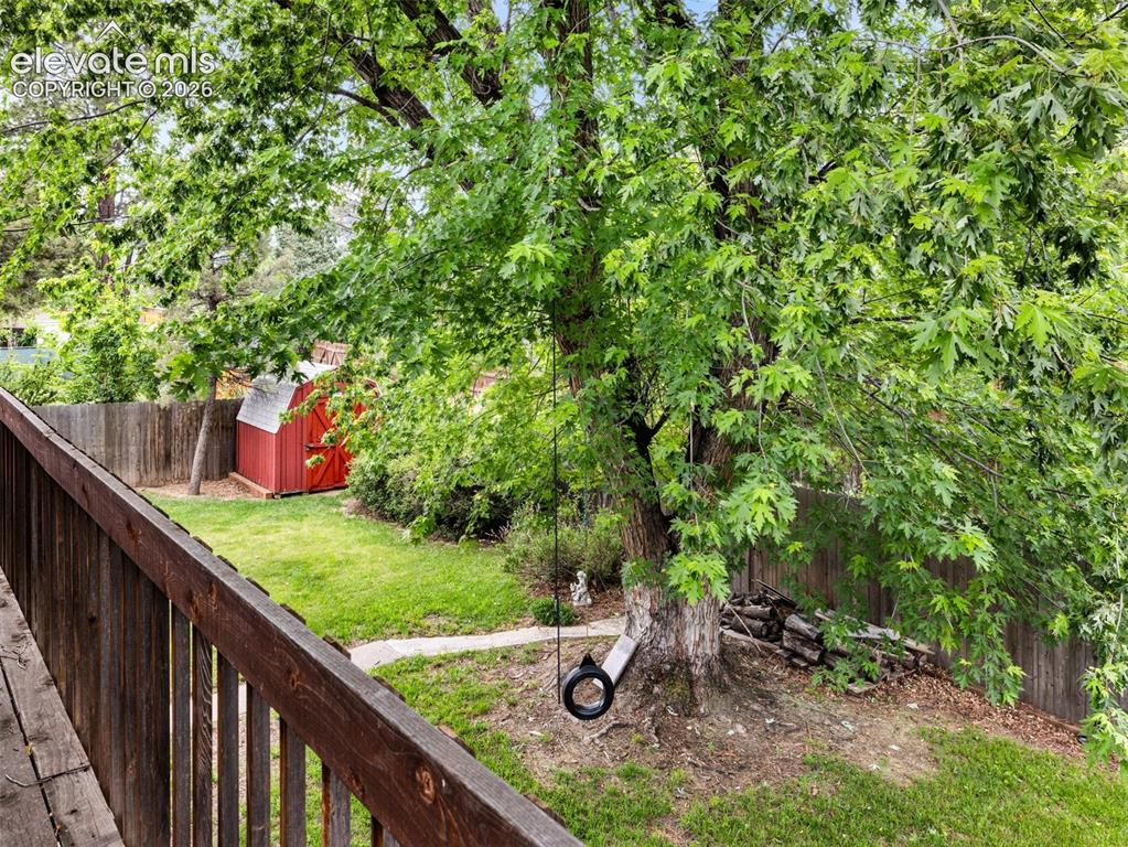 Image 31 of 39: Yard