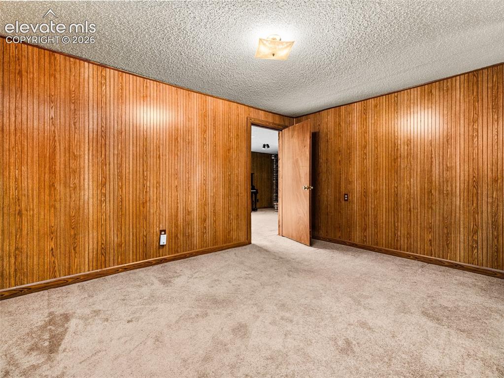 Image 36 of 39: Recreation Room