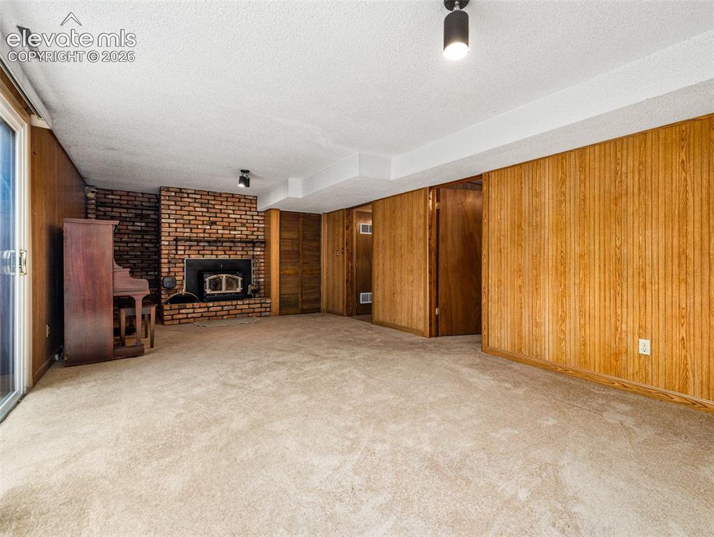 Image 38 of 39: Recreation Room