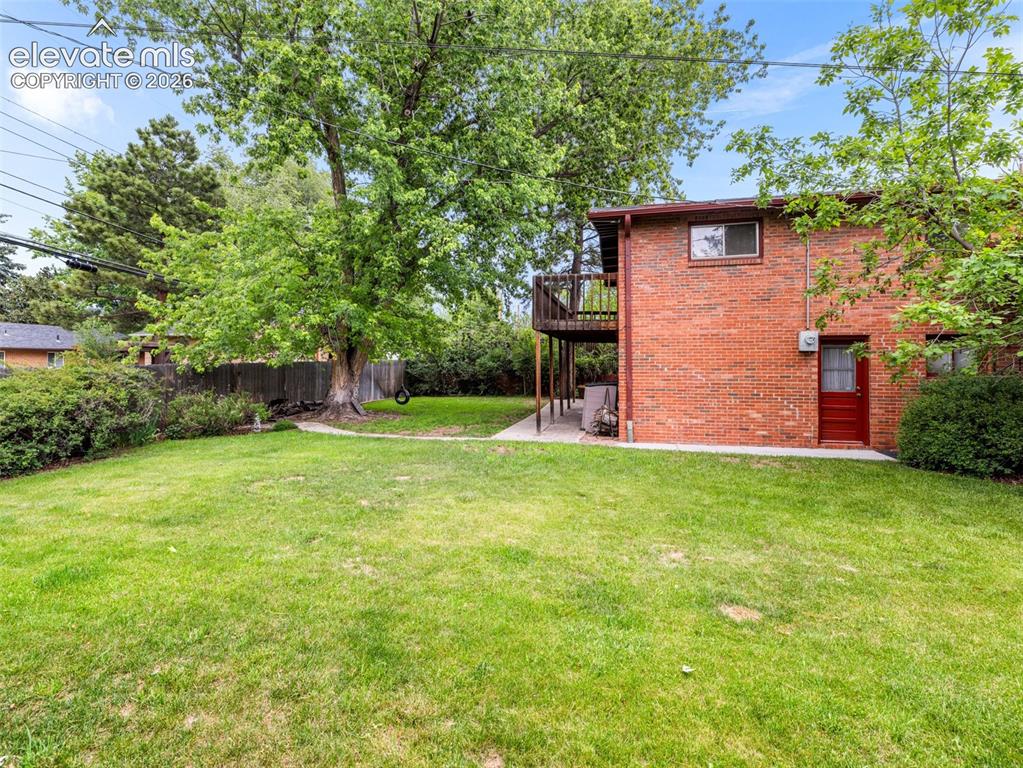 Image 9 of 39: Yard