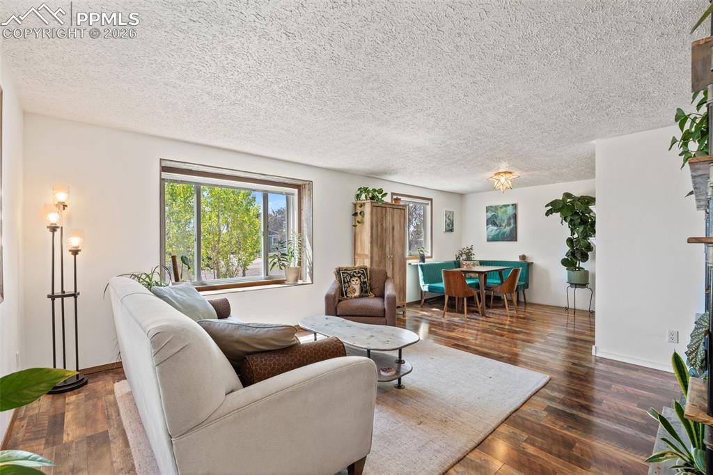 Image 5 of 31: Living Room
