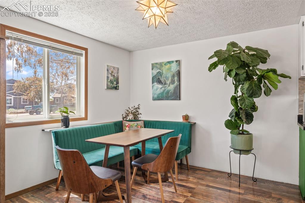 Image 9 of 31: Dining Area