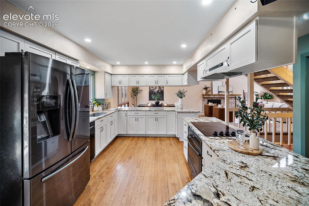 Image 15 of 42: Kitchen