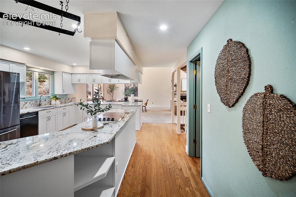 Image 16 of 42: Kitchen