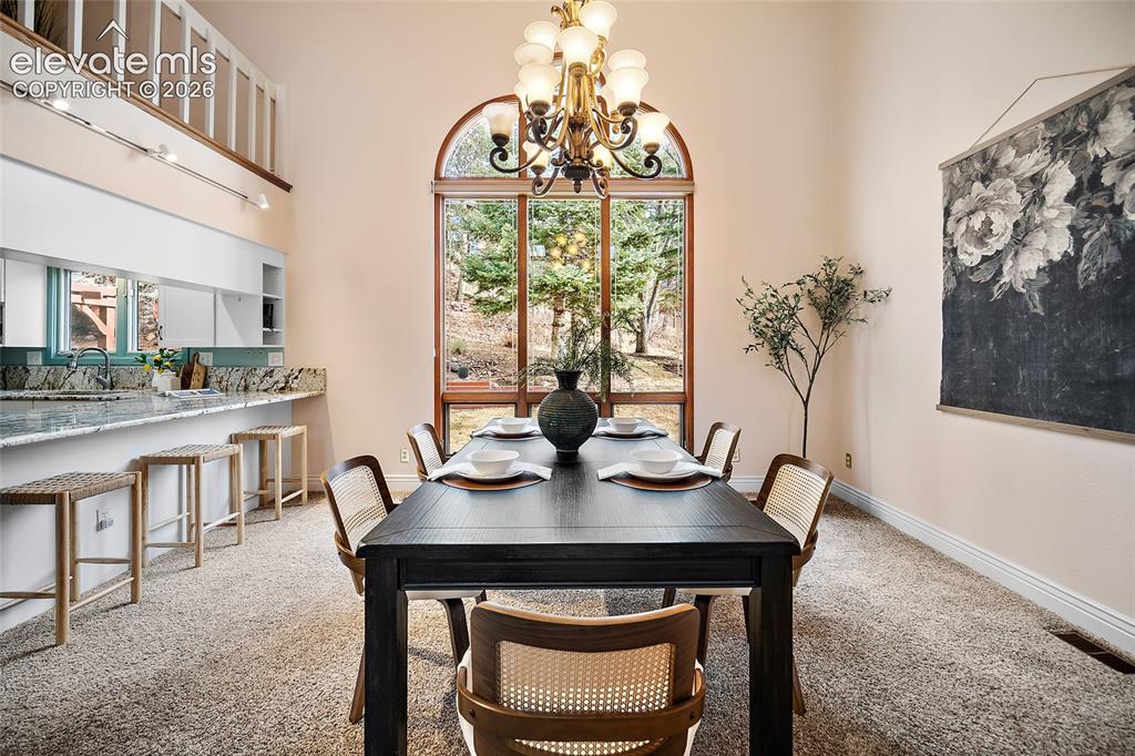 Image 8 of 42: Dining Area