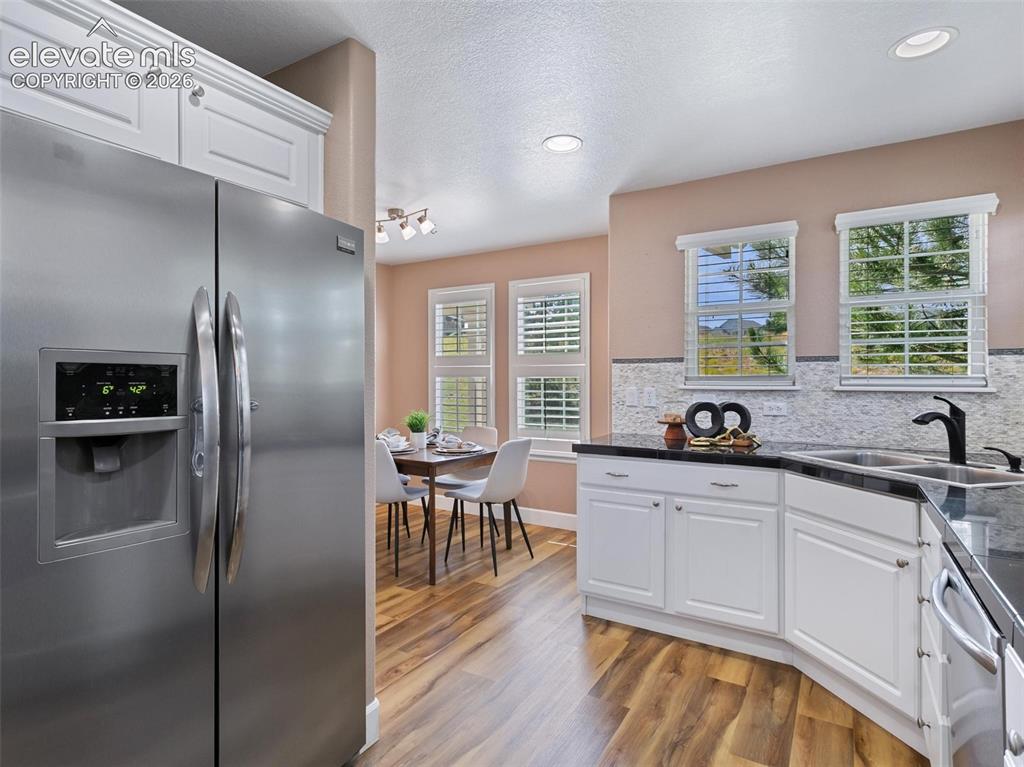Image 11 of 38: Kitchen