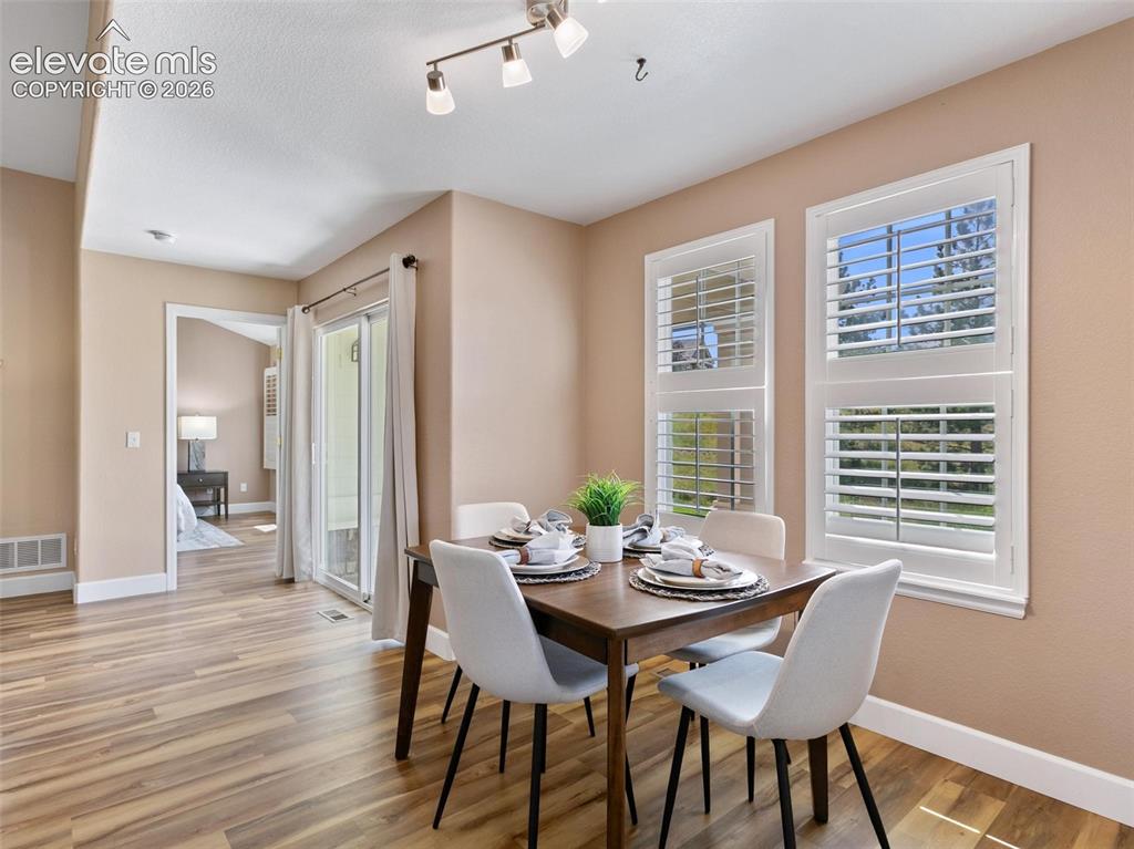 Image 13 of 38: Dining Area