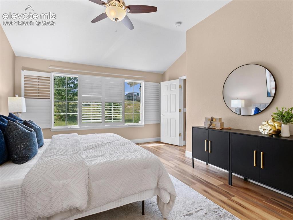 Image 18 of 38: Bedroom