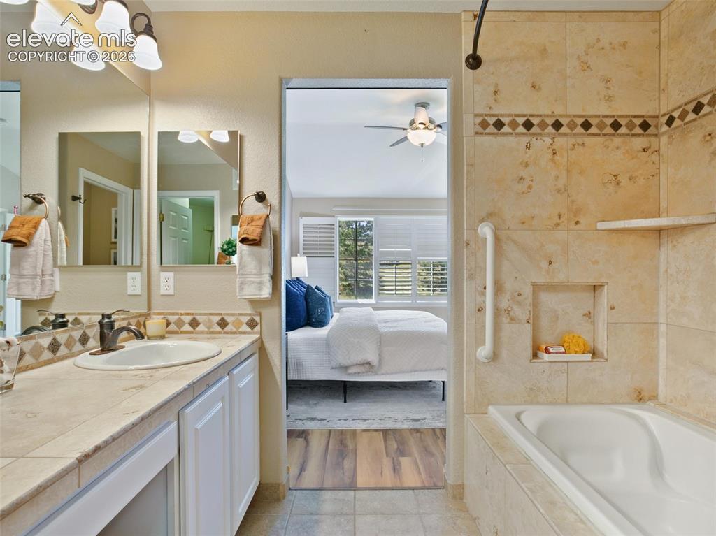 Image 20 of 38: Bathroom