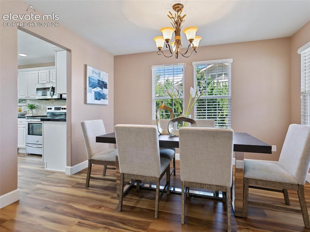 Image 7 of 38: Dining Area