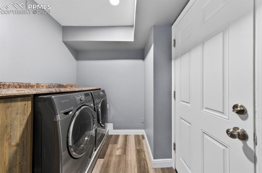 Image 14 of 50: Laundry