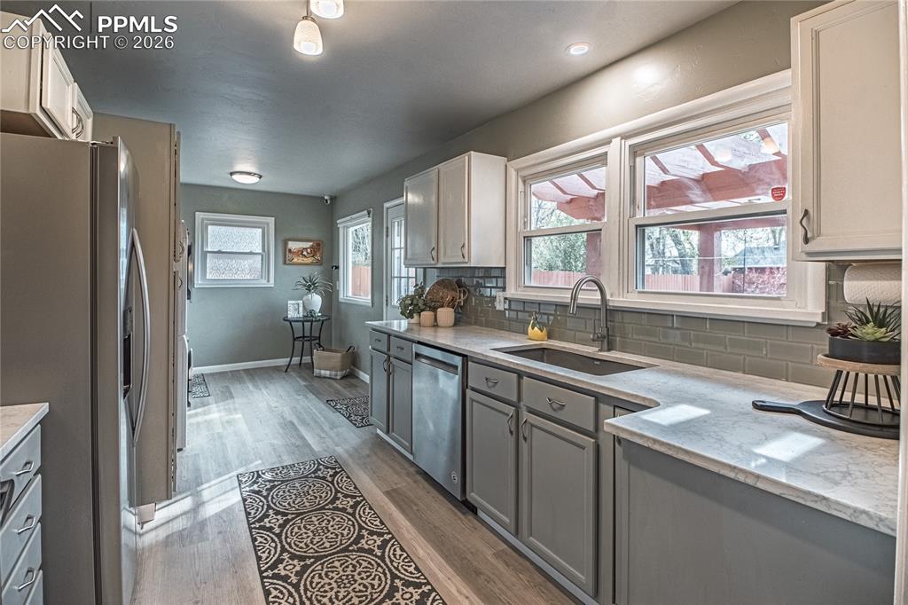 Image 11 of 38: Kitchen