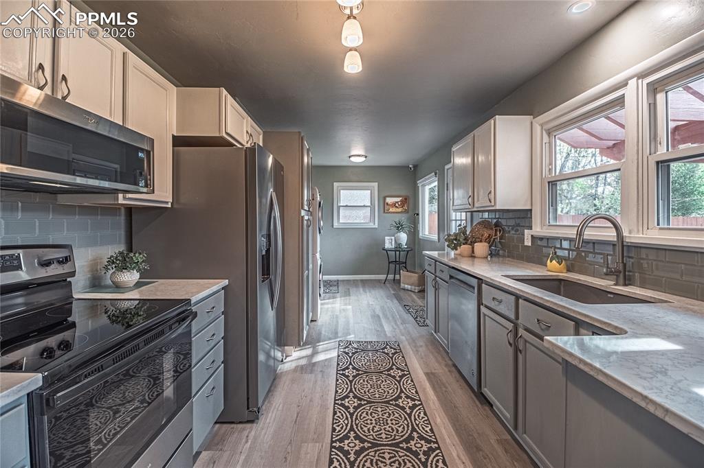 Image 12 of 38: Kitchen