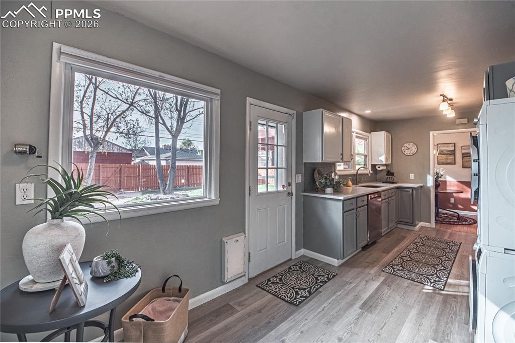 Image 14 of 38: Kitchen