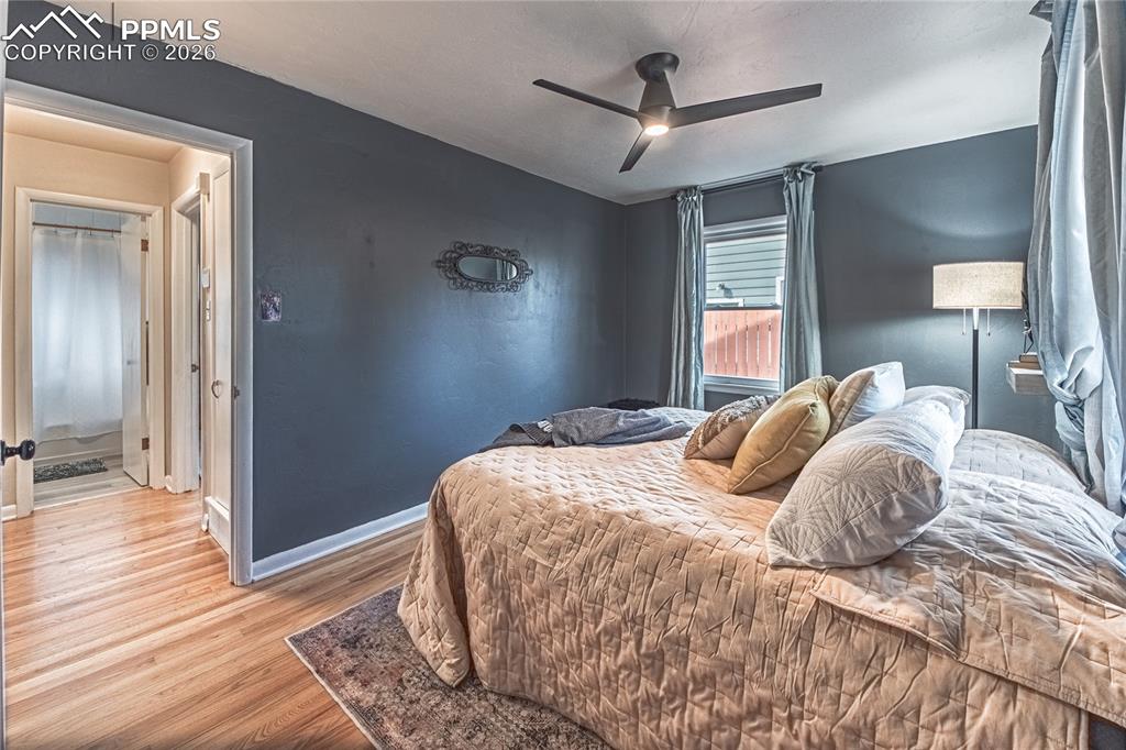 Image 17 of 38: Bedroom